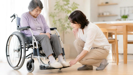 車椅子を使うようになったらズボン丈は長めがいい？安全な介護ズボンの選び方